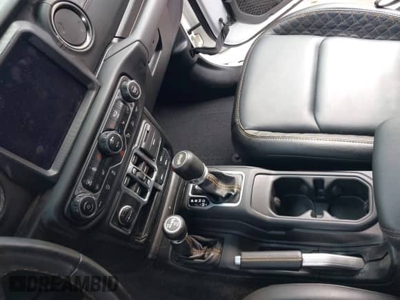 2021 Jeep Wrangler Unlimited Sahara with VIN 1C4HJXEG1MW597127, listed as a IAAI auction lot 43354032 with 82,436 mi miles and . Bid and sale history available at DreamBid. Image 19.