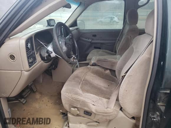 2001 Chevrolet Silverado 2500HD LS с VIN 1GCHC23UX1F116518, выставлен на аукционе Copart как лот 43960535 с пробегом 357 643 миль миль и Чистый • Clean title. История ставок и продаж доступна на DreamBid. Изображение 9.