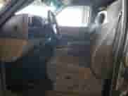 2001 Chevrolet Suburban LS z VIN 3GNFK16T91G194074, wystawiony jako Copart lot #69830345 z przebiegiem 177 628 mil mil oraz Czysty tytuł • Clean title. Historia ofert i sprzedaży dostępna na DreamBid. Obrazek 7.