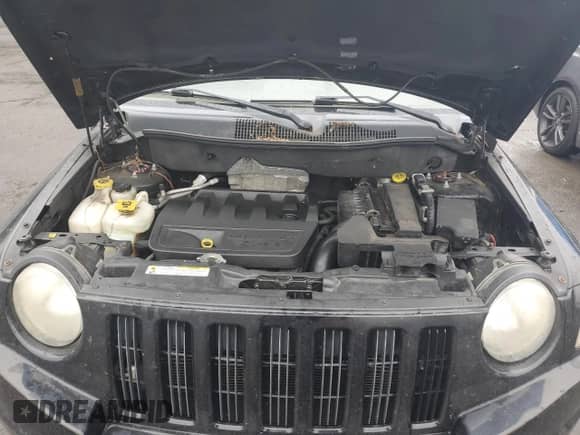 2007 Jeep Compass Sport with VIN 1J8FT47W27D130263, listed as a Copart auction lot 69453005 with 186,589 mi miles and Salvage title. Bid and sale history available at DreamBid. Image 12.