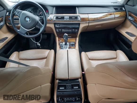 2015 BMW 7 Series 740Li xDrive с VIN WBAYF4C50FGS99227, выставлен на аукционе Copart как лот 85001735 с пробегом Не указан миль и Списание • Salvage title. История ставок и продаж доступна на DreamBid. Изображение 8.