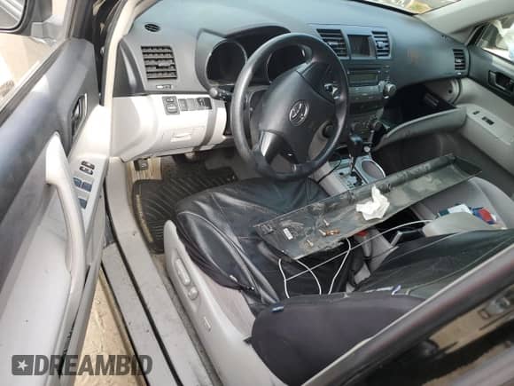 2008 Toyota Highlander z VIN JTEDS41A382059680, wystawiony jako Copart lot #81929915 z przebiegiem Nie podano mil oraz Szkoda całkowita • Salvage title. Historia ofert i sprzedaży dostępna na DreamBid. Obrazek 8.