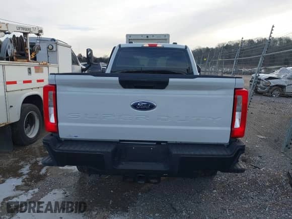 2024 Ford F-250 XL z VIN 1FT7W2BT2REF16747, wystawiony jako IAAI lot #41321209 z przebiegiem 10 840 mil mil oraz . Historia ofert i sprzedaży dostępna na DreamBid. Obrazek 16.