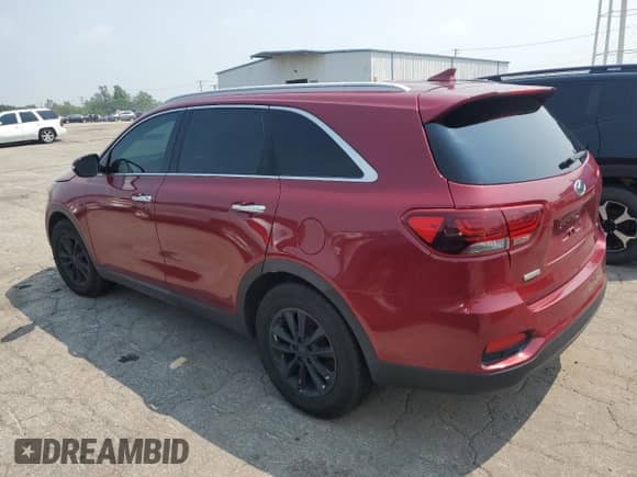 2019 Kia Sorento L z VIN 5XYPG4A35KG528172, wystawiony jako Copart lot #66986845 z przebiegiem 136 129 mil mil oraz Czysty tytuł • Clean title. Historia ofert i sprzedaży dostępna na DreamBid. Obrazek 2.