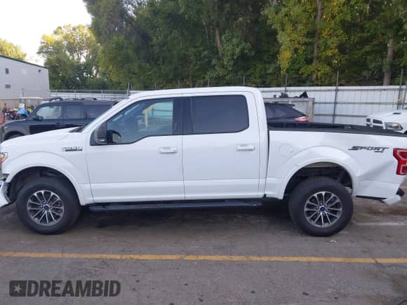 2019 Ford F-150 XLT z VIN 1FTEW1EP0KKD88077, wystawiony jako IAAI lot #43125919 z przebiegiem 80 967 mil mil oraz . Historia ofert i sprzedaży dostępna na DreamBid. Obrazek 14.