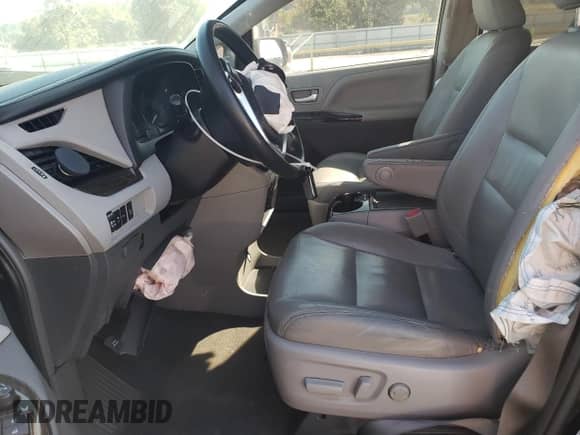 2017 Toyota Sienna XLE с VIN 5TDYZ3DC0HS803804, выставлен на аукционе Copart как лот 84789375 с пробегом 217 747 миль миль и Списание • Salvage title. История ставок и продаж доступна на DreamBid. Изображение 7.