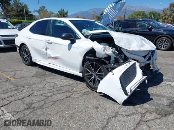 2021 Toyota Camry SE Nightshade z VIN 4T1G11AK8MU433769, wystawiony jako IAAI lot #43150076 z przebiegiem 92 123 mil mil oraz . Historia ofert i sprzedaży dostępna na DreamBid. Obrazek 1.