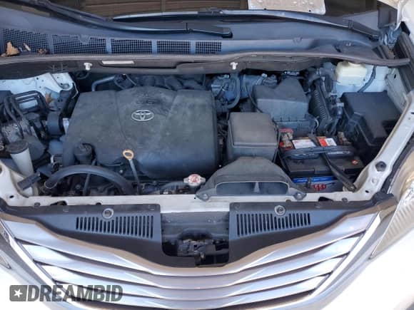 2017 Toyota Sienna XLE with VIN 5TDDZ3DC8HS167213, listed as a Copart auction lot 86546285 with 138,404 mi miles and Salvage title. Bid and sale history available at DreamBid. Image 12.