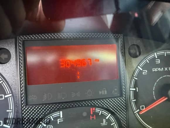 2014 Ram ProMaster Cargo z VIN 3C6URVHG4EE122713, wystawiony jako Copart lot #58614375 z przebiegiem 304 967 mil mil oraz Czysty tytuł • Clean title. Historia ofert i sprzedaży dostępna na DreamBid. Obrazek 8.