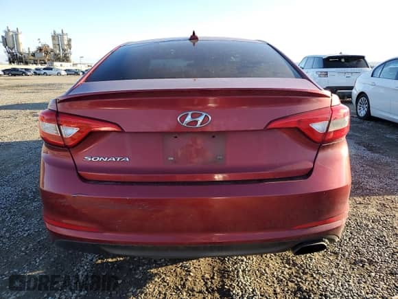 2015 Hyundai Sonata SE z VIN 5NPE24AF2FH217846, wystawiony jako Copart lot #86817985 z przebiegiem 131 981 mil mil oraz Szkoda całkowita • Salvage title. Historia ofert i sprzedaży dostępna na DreamBid. Obrazek 6.