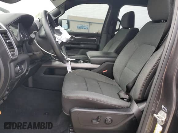 2023 Ram 1500 Big Horn z VIN 1C6RREFGXPN694117, wystawiony jako Copart lot #88857515 z przebiegiem 35 144 mil mil oraz Szkoda całkowita • Salvage title. Historia ofert i sprzedaży dostępna na DreamBid. Obrazek 7.