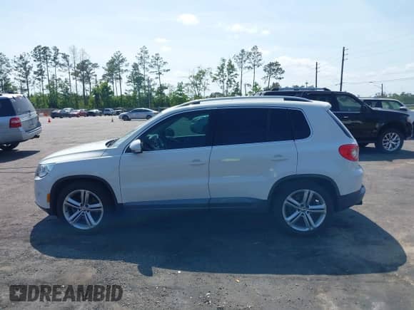 2011 Volkswagen Tiguan S with VIN WVGAV7AX5BW549683, listed as a IAAI auction lot 42131622 with 121,306 mi miles and . Bid and sale history available at DreamBid. Image 14.