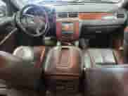 2011 Chevrolet Silverado 2500HD LTZ z VIN 1GC1KYC83BF130644, wystawiony jako Copart lot #72020725 z przebiegiem 269 693 mil mil oraz Szkoda całkowita • Salvage title. Historia ofert i sprzedaży dostępna na DreamBid. Obrazek 8.