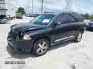 2010 Jeep Compass Sport z VIN 1J4NT1FBXAD621214, wystawiony jako IAAI lot #42227325 z przebiegiem 68 910 mil mil oraz . Historia ofert i sprzedaży dostępna na DreamBid. Obrazek 2.