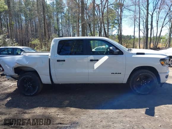 2024 Ram 1500 Big Horn z VIN 1C6SRFFT0RN150670, wystawiony jako IAAI lot #41835342 z przebiegiem 21 562 mil mil oraz . Historia ofert i sprzedaży dostępna na DreamBid. Obrazek 14.