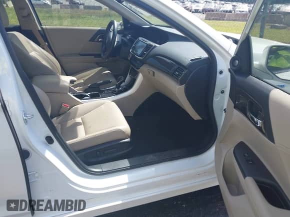 2017 Honda Accord Touring с VIN JHMCR6F70HC001555, выставлен на аукционе IAAI как лот 43199199 с пробегом 158 430 миль миль и . История ставок и продаж доступна на DreamBid. Изображение 5.