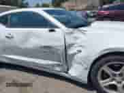 2018 Chevrolet Camaro 1LS z VIN 1G1FA1RX1J0183352, wystawiony jako IAAI lot #42500318 z przebiegiem 105 151 mil mil oraz . Historia ofert i sprzedaży dostępna na DreamBid. Obrazek 6.