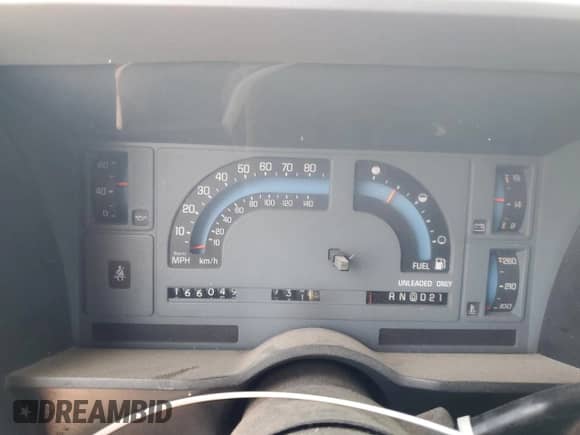 1989 Chevrolet Blazer z VIN 1GNCS18Z5K8175503, wystawiony jako Copart lot #54629275 z przebiegiem 166 049 mil mil oraz Czysty tytuł • Clean title. Historia ofert i sprzedaży dostępna na DreamBid. Obrazek 9.