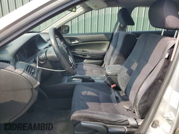 2012 Honda Accord LX с VIN 1HGCP2F31CA135347, выставлен на аукционе Copart как лот 71602925 с пробегом 282 928 миль миль и На запчасти • Non repairable. История ставок и продаж доступна на DreamBid. Изображение 7.