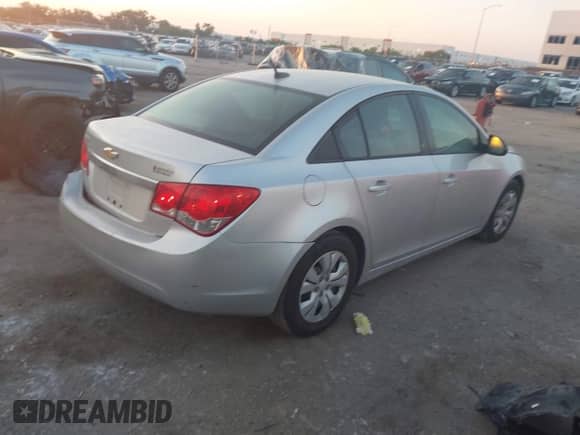 2014 Chevrolet Cruze LS с VIN 1G1PA5SH3E7274800, выставлен на аукционе IAAI как лот 43044990 с пробегом 121 350 миль миль и . История ставок и продаж доступна на DreamBid. Изображение 4.