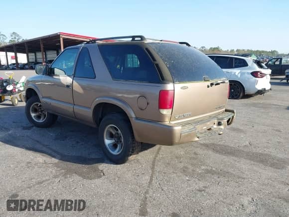 2002 Chevrolet Blazer LS с VIN 1GNCS18WX2K160391, выставлен на аукционе IAAI как лот 41731100 с пробегом 250 283 миль миль и . История ставок и продаж доступна на DreamBid. Изображение 3.