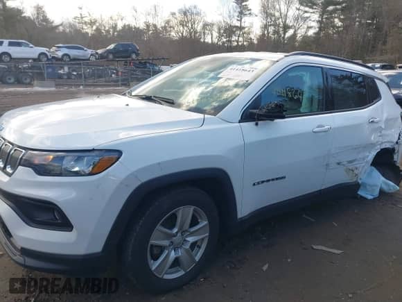 2022 Jeep Compass Altitude z VIN 3C4NJCBB0NT182537, wystawiony jako IAAI lot #41418643 z przebiegiem 38 437 mil mil oraz . Historia ofert i sprzedaży dostępna na DreamBid. Obrazek 15.