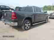 2021 Ram 1500 Laramie z VIN 1C6SRFJT3MN538900, wystawiony jako IAAI lot #42924937 z przebiegiem 28 946 mil mil oraz . Historia ofert i sprzedaży dostępna na DreamBid. Obrazek 4.