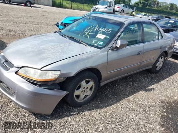 2000 Honda Accord EX z VIN 1HGCG1650YA014215, wystawiony jako IAAI lot #42761901 z przebiegiem Nie podano mil oraz . Historia ofert i sprzedaży dostępna na DreamBid. Obrazek 2.