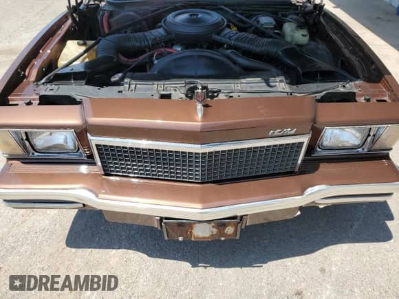 1978 Chevrolet Monte Carlo z VIN 1Z37U81479578, wystawiony jako Copart lot #63252805 z przebiegiem 68 608 mil mil oraz Czysty tytuł • Clean title. Historia ofert i sprzedaży dostępna na DreamBid. Obrazek 11.