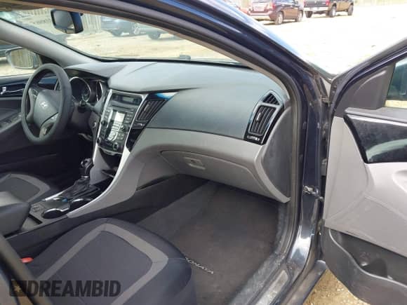 2012 Hyundai Sonata SE с VIN 5NPEC4AC6CH469825, выставлен на аукционе IAAI как лот 43318065 с пробегом 172 394 миль миль и . История ставок и продаж доступна на DreamBid. Изображение 5.