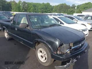 2003 Chevrolet S-10 LS с VIN 1GCCS19X038241589, выставлен на аукционе IAAI как лот 42145915 с пробегом 270 130 миль миль и . История ставок и продаж доступна на DreamBid. Изображение 1.