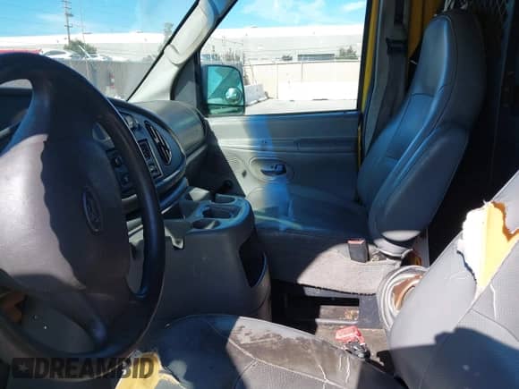 2004 Ford Econoline Cargo with VIN 1FTNE24W84HB24316, listed as a IAAI auction lot 43184709 with 270,344 mi miles and . Bid and sale history available at DreamBid. Image 5.