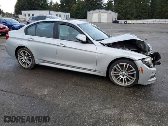 2016 BMW 3 Series 340i xDrive с VIN WBA8B7C57GK703832, выставлен на аукционе Copart как лот 82529115 с пробегом Не указан миль и Чистый • Clean title. История ставок и продаж доступна на DreamBid. Изображение 4.