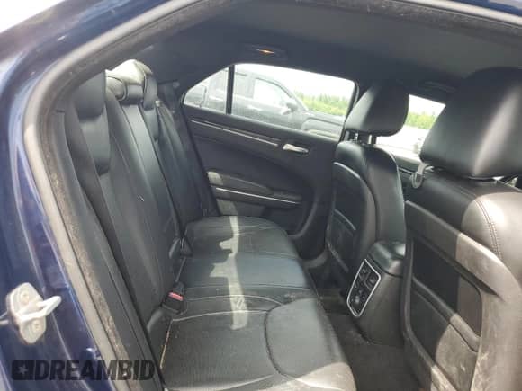 2014 Chrysler 300 C z VIN 2C3CCAKT2EH327976, wystawiony jako Copart lot #65556365 z przebiegiem 112 086 mil mil oraz Szkoda całkowita • Salvage title. Historia ofert i sprzedaży dostępna na DreamBid. Obrazek 10.