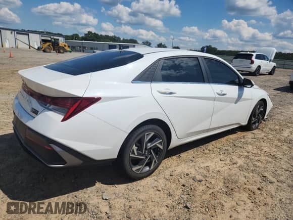 2024 Hyundai Elantra SEL z VIN KMHLS4DG7RU700606, wystawiony jako Copart lot #69964995 z przebiegiem 29 256 mil mil oraz Szkoda całkowita • Salvage title. Historia ofert i sprzedaży dostępna na DreamBid. Obrazek 3.