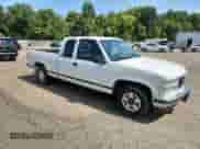 1996 GMC Sierra 1500 z VIN 2GTEC19R8T1536627, wystawiony jako Copart lot #80315045 z przebiegiem 159 514 mil mil oraz Czysty tytuł • Clean title. Historia ofert i sprzedaży dostępna na DreamBid. Obrazek 4.