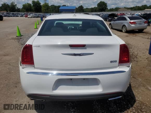 2020 Chrysler 300 Touring с VIN 2C3CCAAG8LH250158, выставлен на аукционе Copart как лот 64755645 с пробегом 14 896 миль миль и Списание • Salvage title. История ставок и продаж доступна на DreamBid. Изображение 6.
