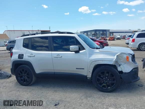 2017 Jeep Renegade Latitude с VIN ZACCJABB6HPG23465, выставлен на аукционе IAAI как лот 42586122 с пробегом 72 465 миль миль и . История ставок и продаж доступна на DreamBid. Изображение 14.