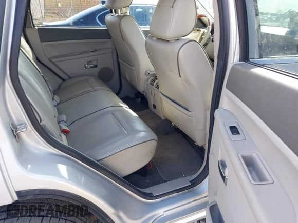 2009 Jeep Grand Cherokee with VIN 1J8HR68T29C532462, listed as a IAAI auction lot 42007581 with 136,379 mi miles and . Bid and sale history available at DreamBid. Image 8.