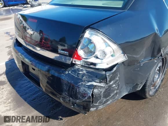 2010 Chevrolet Impala LS with VIN 2G1WA5EK6A1156671, listed as a IAAI auction lot 42138006 with 197,556 mi miles and . Bid and sale history available at DreamBid. Image 17.