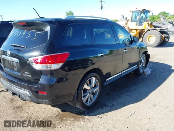 2014 Nissan Pathfinder SL with VIN 5N1AR2MM5EC637213, listed as a IAAI auction lot 42200955 with 152,908 mi miles and . Bid and sale history available at DreamBid. Image 4.