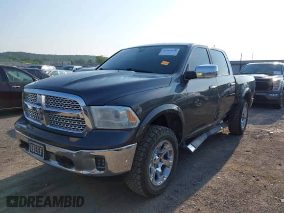 2015 Ram 1500 Laramie z VIN 1C6RR7NT1FS786050, wystawiony jako IAAI lot #42905016 z przebiegiem 154 670 mil mil oraz . Historia ofert i sprzedaży dostępna na DreamBid. Obrazek 2.