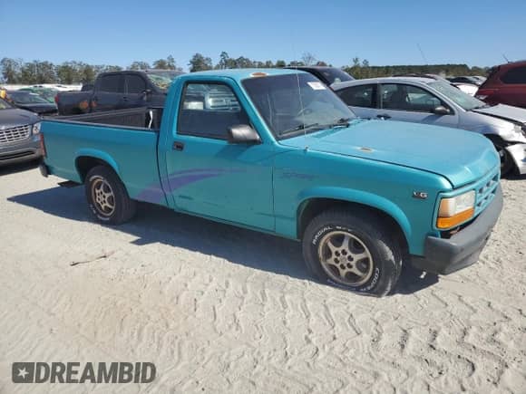 1996 Dodge Dakota z VIN 1B7FL26X9TW706385, wystawiony jako Copart lot #77003174 z przebiegiem 146 228 mil mil oraz Szkoda całkowita • Salvage title. Historia ofert i sprzedaży dostępna na DreamBid. Obrazek 4.