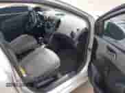 2012 Chevrolet Sonic LS z VIN 1G1JA6SH1C4231907, wystawiony jako IAAI lot #42075806 z przebiegiem 150 741 mil mil oraz . Historia ofert i sprzedaży dostępna na DreamBid. Obrazek 5.