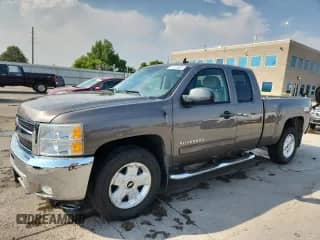 2012 Chevrolet Silverado 1500 LT z VIN 1GCRKSE76CZ349831, wystawiony jako Copart lot #71111085 z przebiegiem 183 556 mil mil oraz Czysty tytuł • Clean title. Historia ofert i sprzedaży dostępna na DreamBid. Obrazek 1.