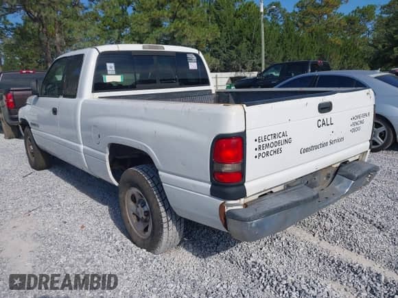 2001 Dodge 1500 z VIN 3B7HC13Y11G756418, wystawiony jako IAAI lot #43155987 z przebiegiem 182 064 mil mil oraz . Historia ofert i sprzedaży dostępna na DreamBid. Obrazek 3.