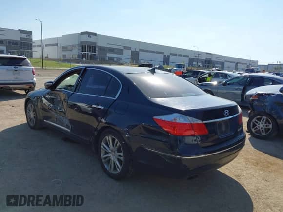 2009 Hyundai Genesis with VIN KMHGC46F99U050633, listed as a IAAI auction lot 43322259 with 212,090 mi miles and . Bid and sale history available at DreamBid. Image 3.