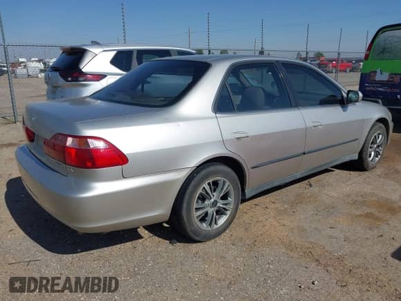 1999 Honda Accord LX с VIN JHMCG6658XC023113, выставлен на аукционе IAAI как лот 42386834 с пробегом 167 852 миль миль и . История ставок и продаж доступна на DreamBid. Изображение 4.