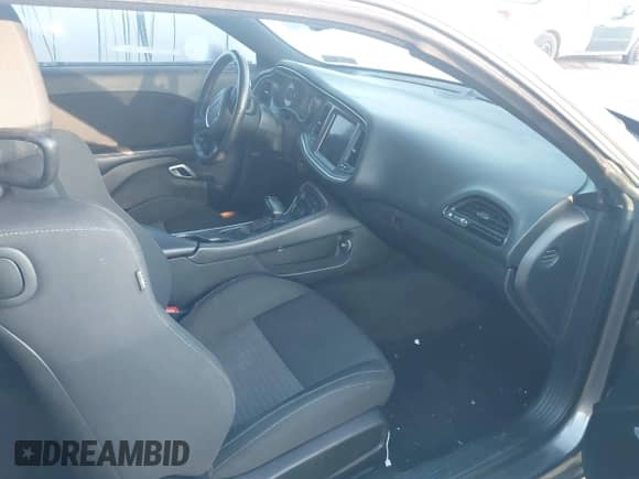 2017 Dodge Challenger R/T с VIN 2C3CDZBT2HH639831, выставлен на аукционе IAAI как лот 43357458 с пробегом 51 038 миль миль и . История ставок и продаж доступна на DreamBid. Изображение 5.
