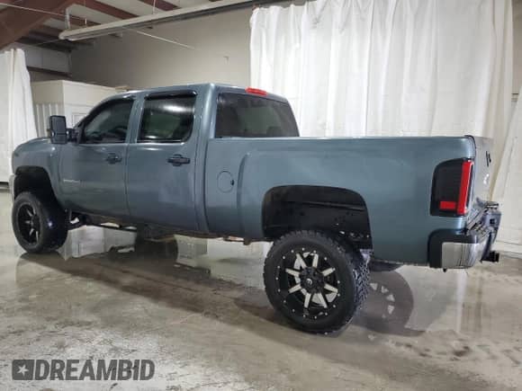 2008 Chevrolet Silverado 2500HD 1LT z VIN 1GCHK23658F212457, wystawiony jako Copart lot #61361745 z przebiegiem 230 765 mil mil oraz Szkoda całkowita • Salvage title. Historia ofert i sprzedaży dostępna na DreamBid. Obrazek 2.